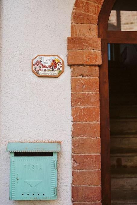 Casa Vacanze L'Angolo Fiorito Bettolle Dış mekan fotoğraf