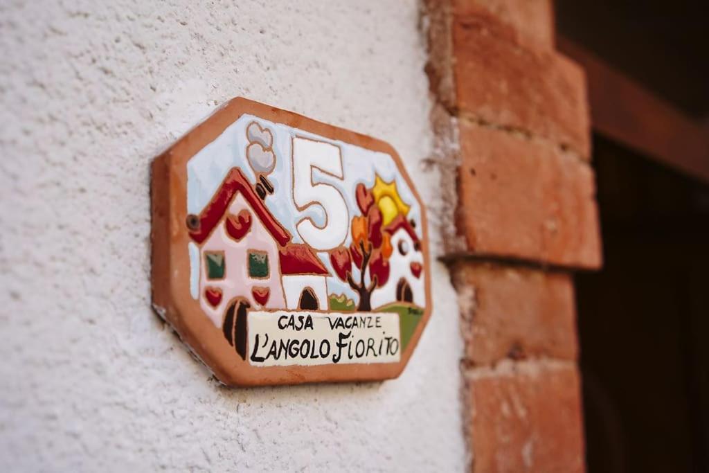 Casa Vacanze L'Angolo Fiorito Bettolle Dış mekan fotoğraf