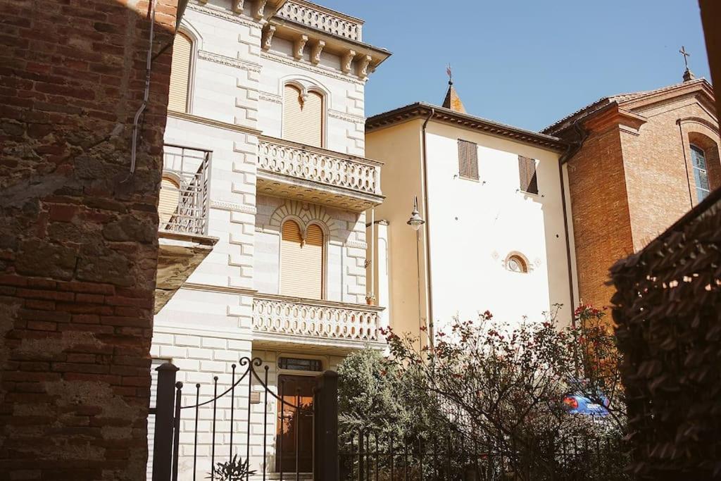 Casa Vacanze L'Angolo Fiorito Bettolle Dış mekan fotoğraf