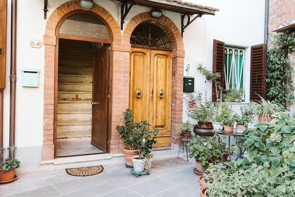 Casa Vacanze L'Angolo Fiorito Bettolle Dış mekan fotoğraf